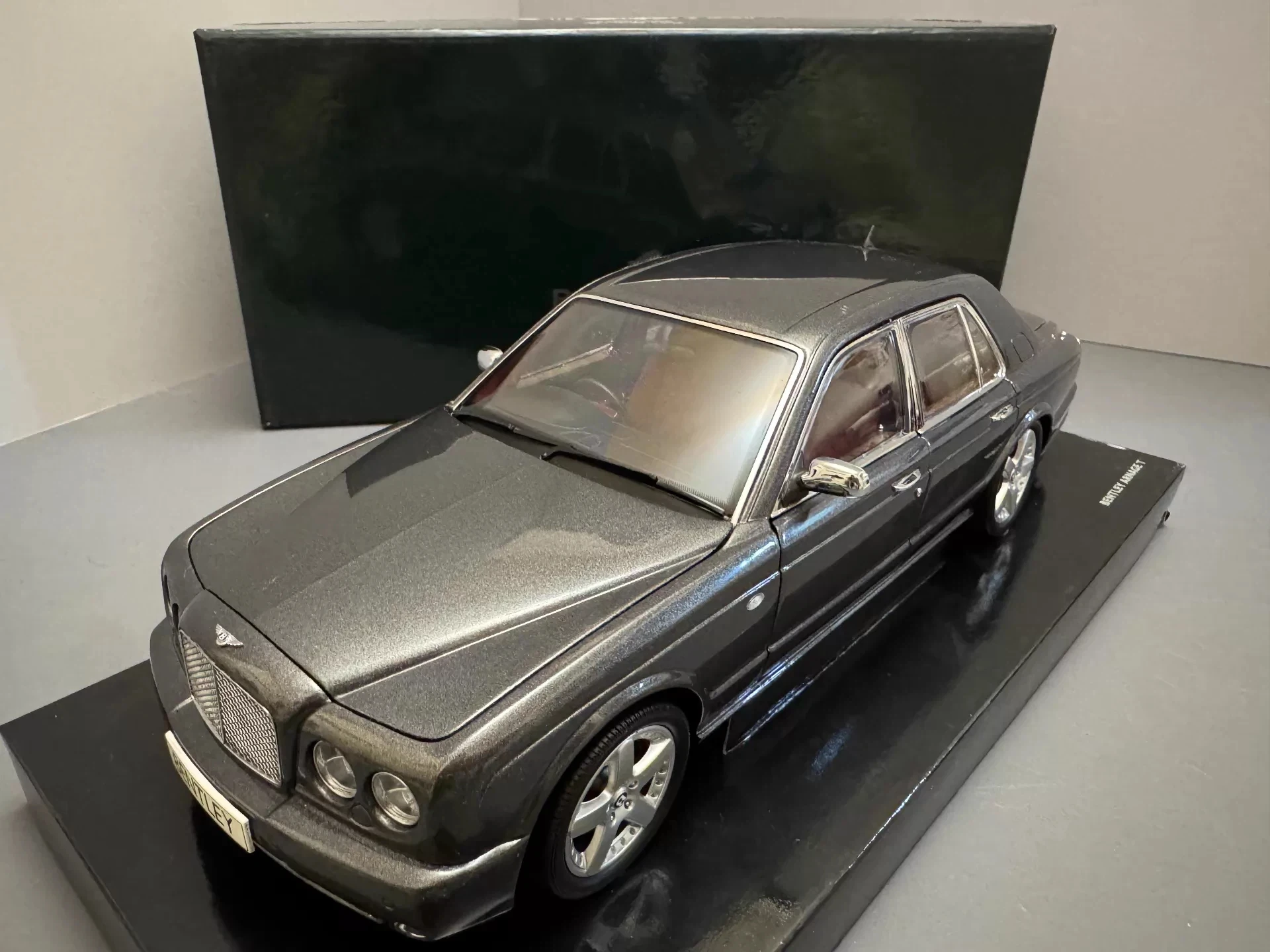 Minichamps 1:18 Azure Gray Simulation Limited Edition All Open Alloy Metal Static Car Model Toy Gift
Minichamps 1:18 Azure Gray Simulation Limited Edition All Open Alloy Metal Static Car Model Toy Gift