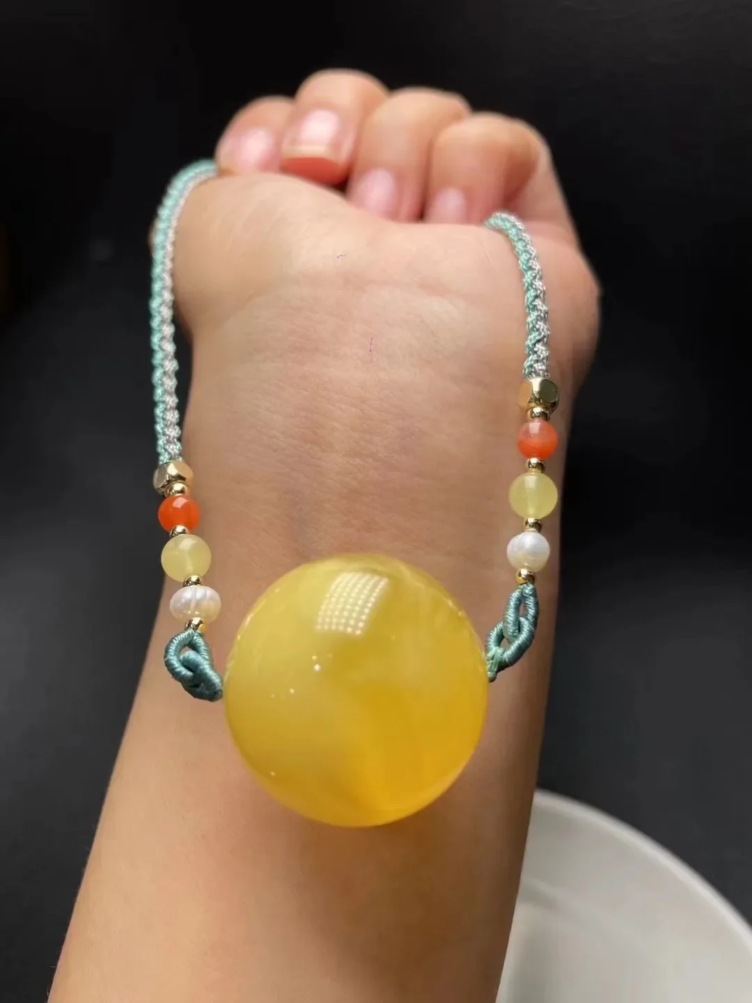 Natural 100% real yellow amber round bead jade Necklace Pendant Women Charms Amulet Gifts For Ladies luxury Good Luck Gift
Natural 100% real yellow amber round bead jade Necklace Pendant Women Charms Amulet Gifts For Ladies luxury Good Luck Gift
