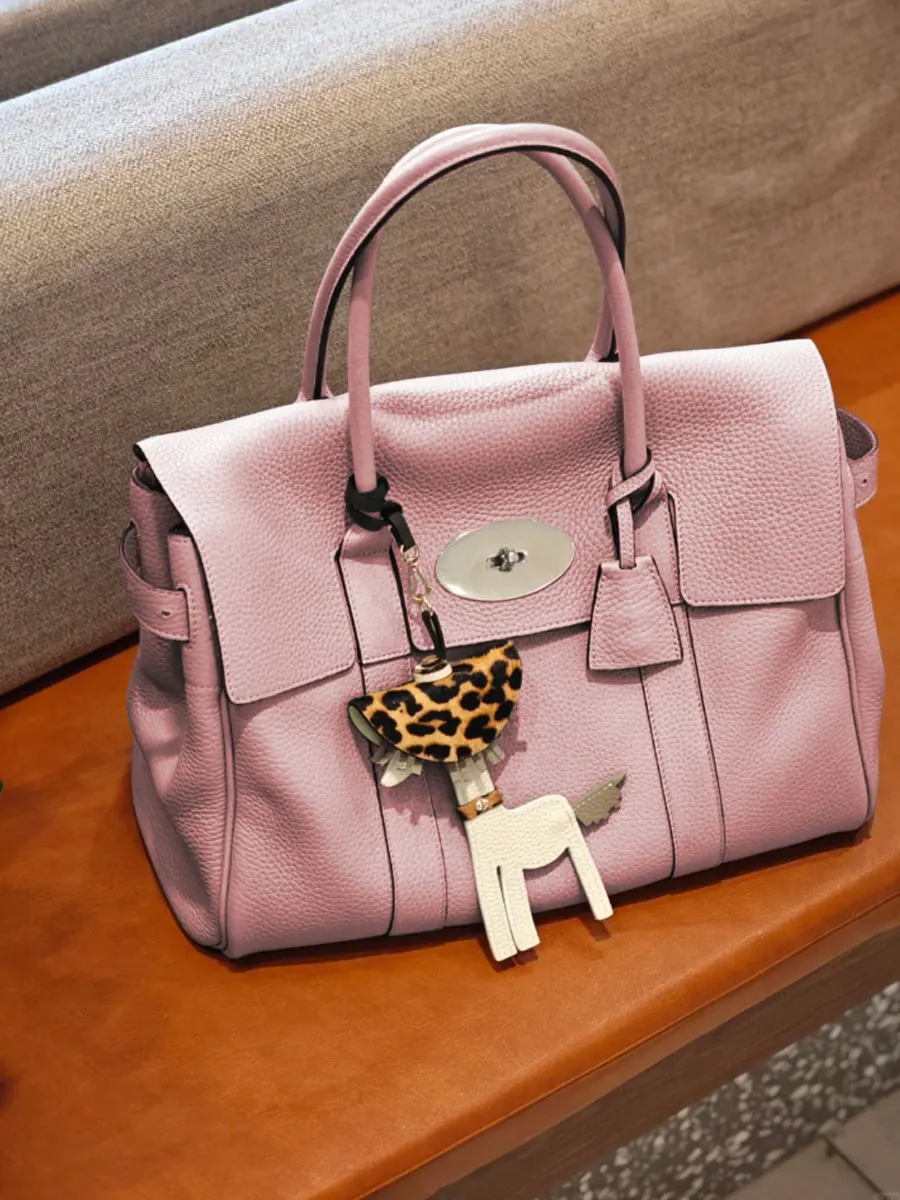 Pink Leather Large Capacity Tote Bag Women's 2026 New Luxury Minimalist High-End Feelings Handbag Single Shoulder Underarm Bag
Pink Leather Large Capacity Tote Bag Women's 2026 New Luxury Minimalist High-End Feelings Handbag Single Shoulder Underarm Bag