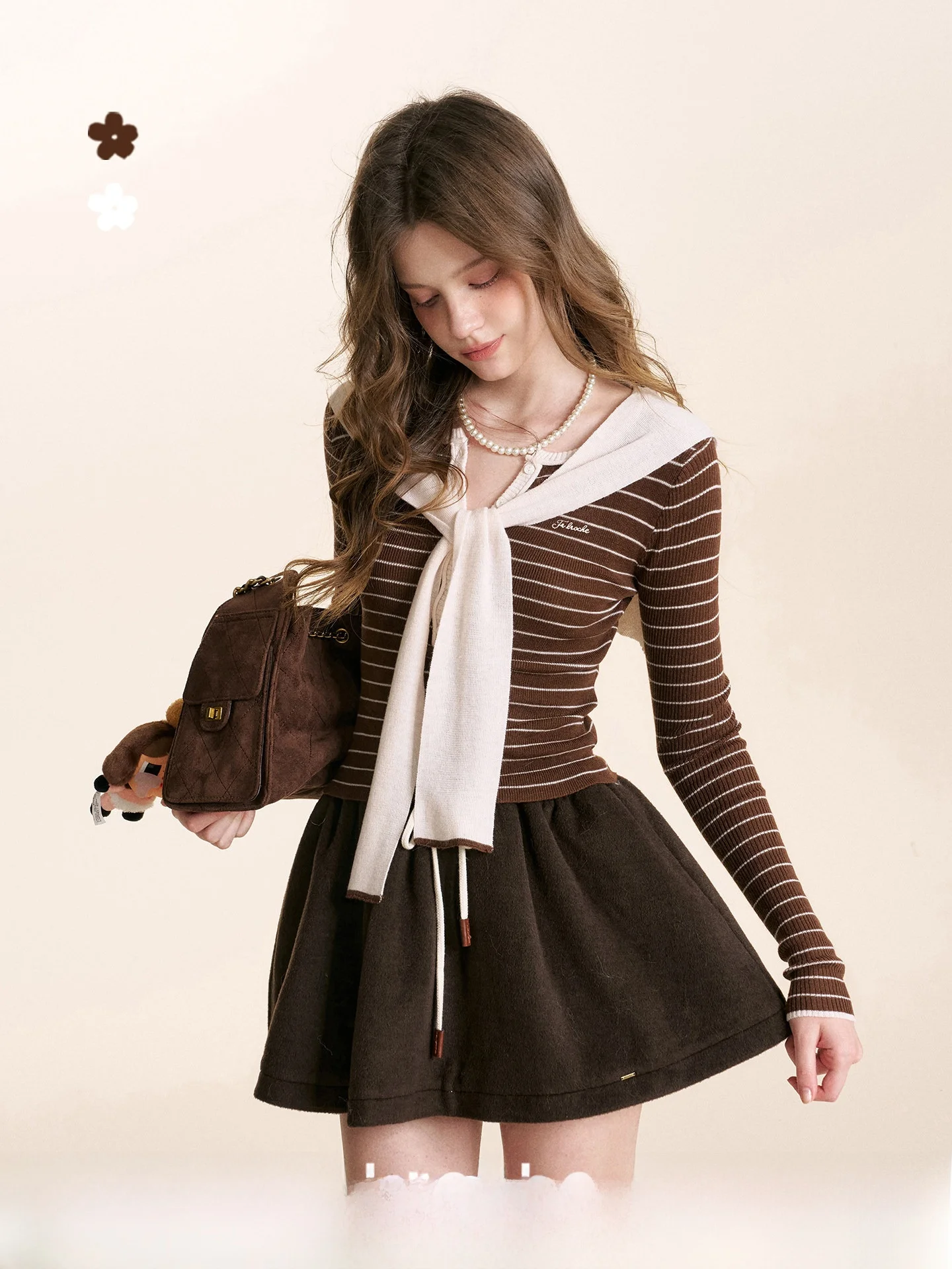 Вязаная шерстяная кофта Kroche Navycore в полоску с круглым вырезом, длинными рукавами и цветовыми блоками, приталенного кроя.
Вязаная шерстяная кофта Kroche Navycore в полоску с круглым вырезом, длинными рукавами и цветовыми блоками, приталенного кроя.