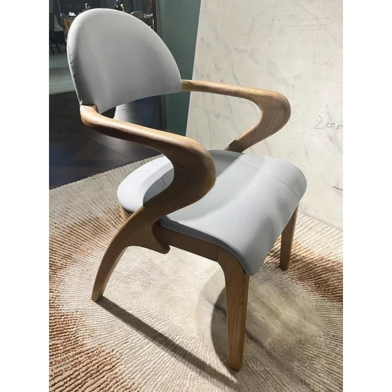 Легкий роскошный обеденный стул кремового цвета, простой обеденный стул, дизайнерский ресторанный стул для старших переговоров, домашний стул
Легкий роскошный обеденный стул кремового цвета, простой обеденный стул, дизайнерский ресторанный стул для старших переговоров, домашний стул