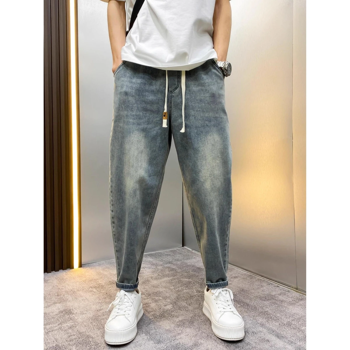 American Retro Washed Loose Jeans Men's Autumn Trendy Brand Cone-shaped Cabbage Pants Large Size Loose Harlan Pants
American Retro Washed Loose Jeans Men's Autumn Trendy Brand Cone-shaped Cabbage Pants Large Size Loose Harlan Pants