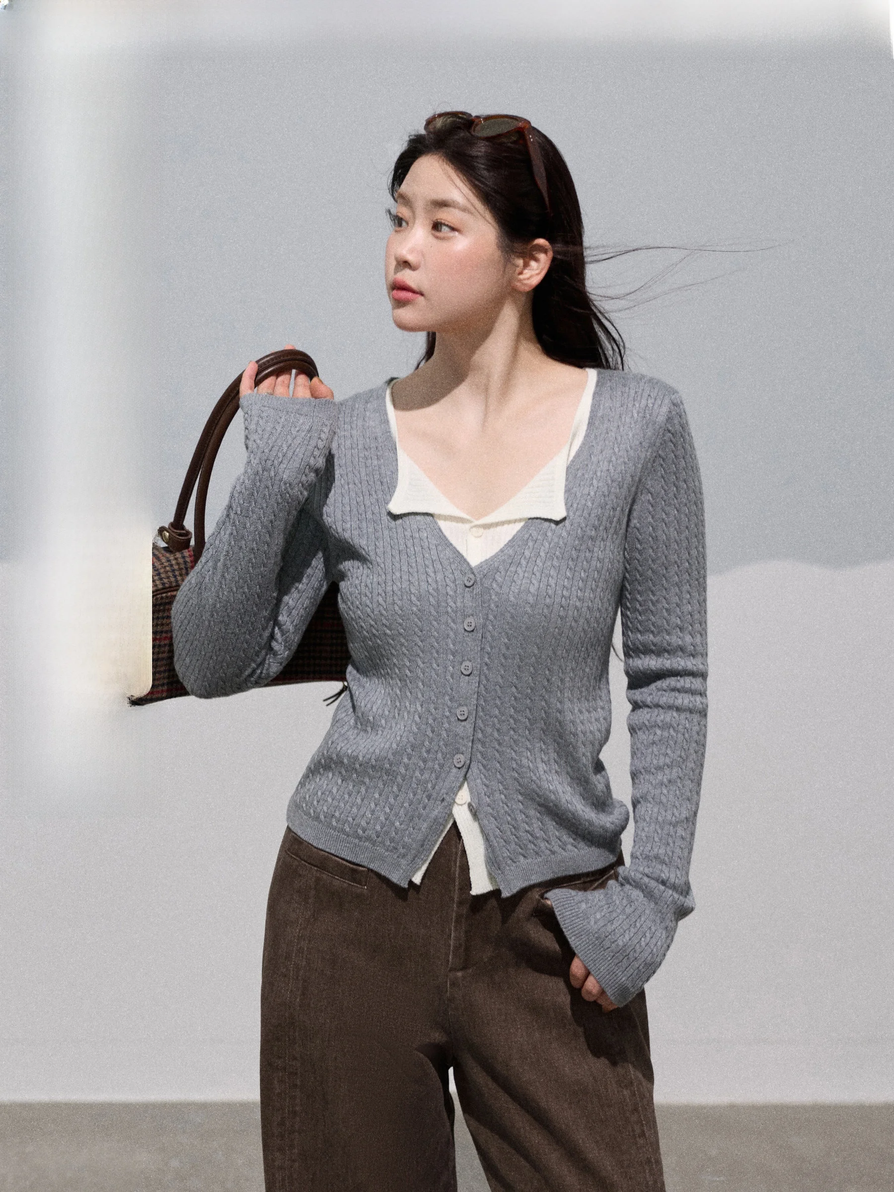 Трикотажный топ Jiu Workop Slim Fit с V-образным вырезом, больших размеров, для полных женщин, с имитацией двухслойности, из смесового полиэстера, длинный рукав.
Трикотажный топ Jiu Workop Slim Fit с V-образным вырезом, больших размеров, для полных женщин, с имитацией двухслойности, из смесового полиэстера, длинный рукав.