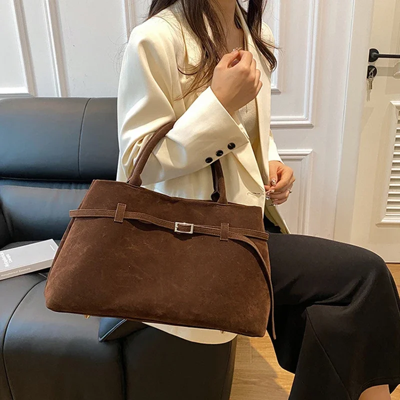 Large Capacity Casual Tote Latest Designer Bags for Women Decorative Design Faux Suede Handbag Causal
Large Capacity Casual Tote Latest Designer Bags for Women Decorative Design Faux Suede Handbag Causal