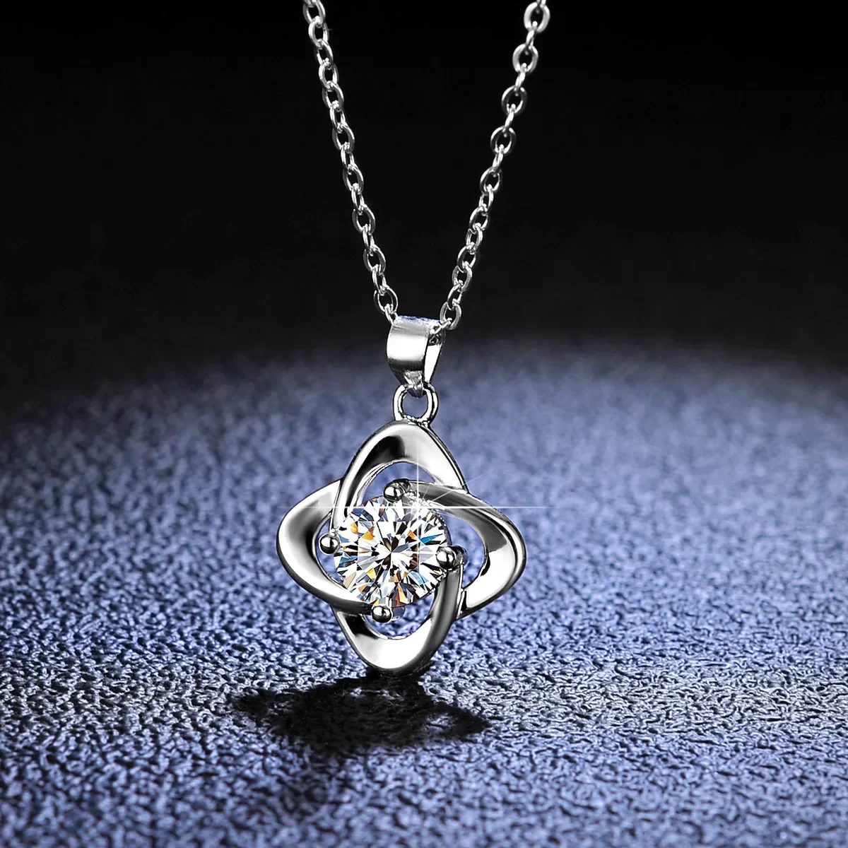Delicacy Platinum Pt950 1 Carat Moissanite Diamond Necklace Pendants for Women Fashion Classic Clover Wedding Jewelry Gift
Delicacy Platinum Pt950 1 Carat Moissanite Diamond Necklace Pendants for Women Fashion Classic Clover Wedding Jewelry Gift