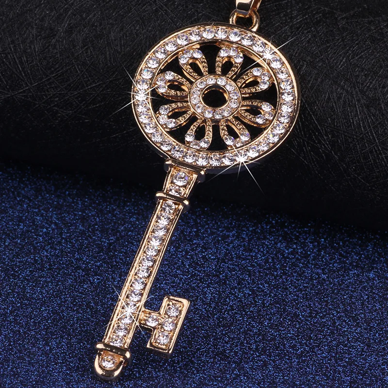 The secret to finding true love is a long and versatile retro key necklace suitable for women, a fashionable clothing necklace
The secret to finding true love is a long and versatile retro key necklace suitable for women, a fashionable clothing necklace