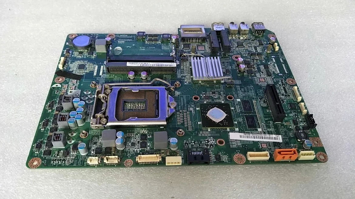 Для оригинальной материнской платы Lenovo C320 C320R3 C320R4 «все в одном» интегрированный дисплей CIH61S, независимый
Для оригинальной материнской платы Lenovo C320 C320R3 C320R4 «все в одном» интегрированный дисплей CIH61S, независимый