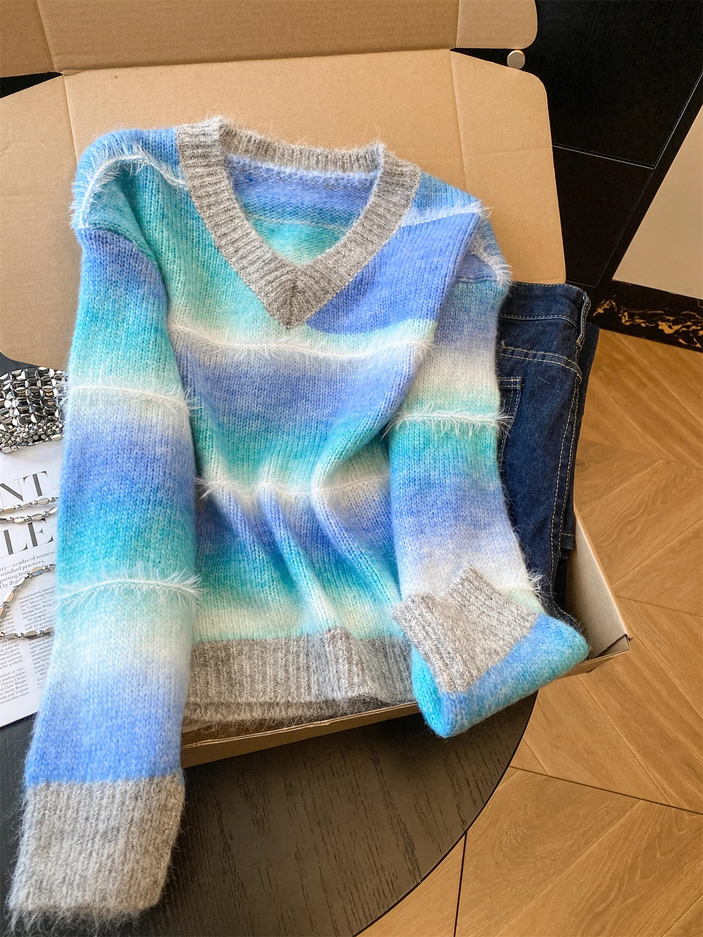 Soft adient Color Blo V-Ne Sweater Women's Loose Fit Autumn Winter Knitwear Comfortable Casual Sle Korean Faion
Soft adient Color Blo V-Ne Sweater Women's Loose Fit Autumn Winter Knitwear Comfortable Casual Sle Korean Faion