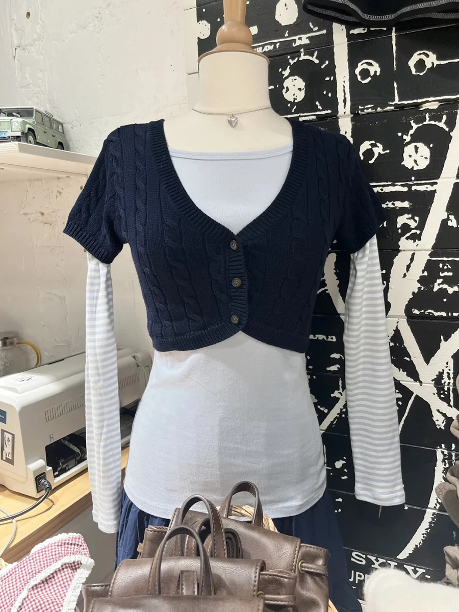 Темно-синяя вязаная футболка с витым цветком, женская весенняя однобортная хлопковая укороченная футболка с v-образным вырезом, винтажный простой однотонный тонкий укороченный топ
Темно-синяя вязаная футболка с витым цветком, женская весенняя однобортная хлопковая укороченная футболка с v-образным вырезом, винтажный простой однотонный тонкий укороченный топ