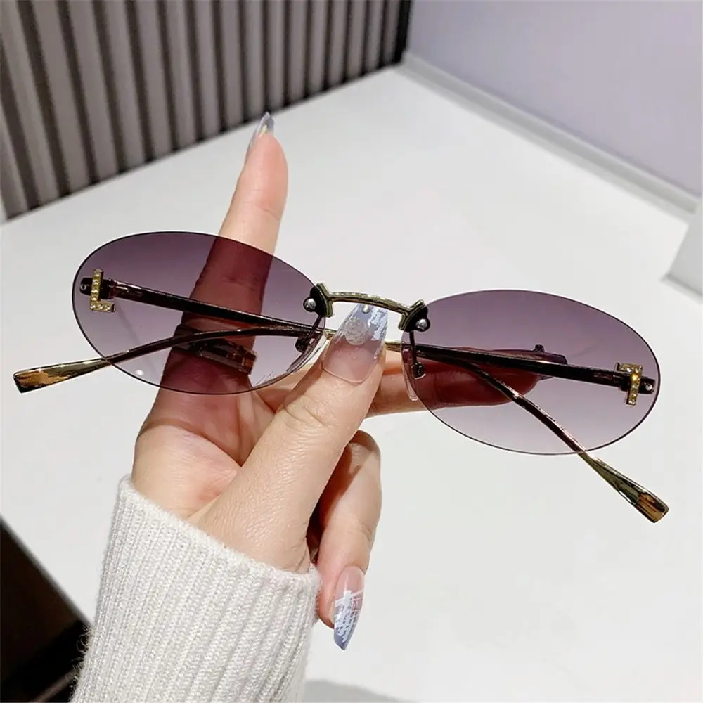 Rimless Oval Sunglasses Letter Decor UV400 Protection Cat Eye Eyewear Y2K Letter Decor Sun Glasses for Women & Men
Rimless Oval Sunglasses Letter Decor UV400 Protection Cat Eye Eyewear Y2K Letter Decor Sun Glasses for Women & Men