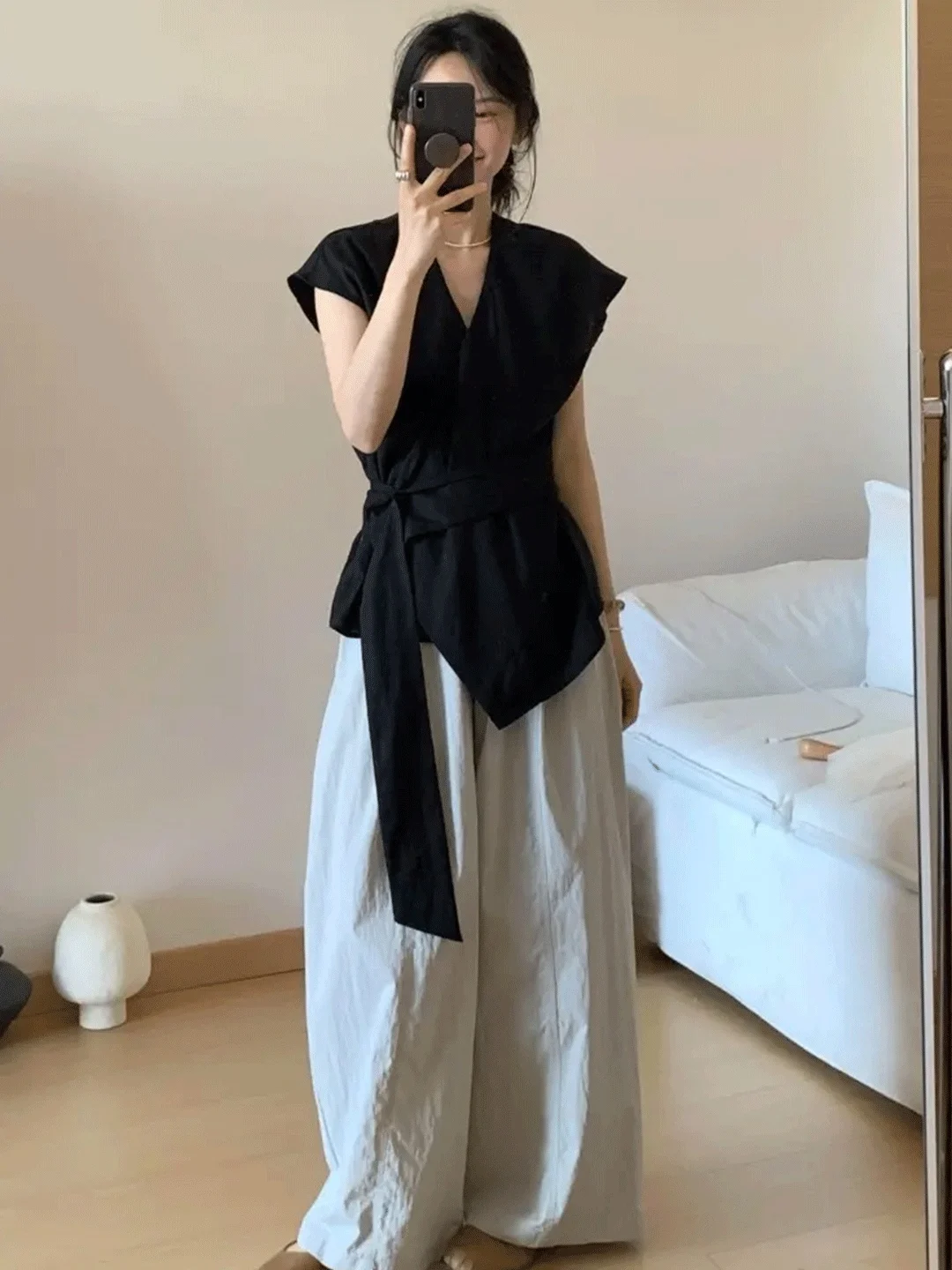 Black V-Neck Blouse And Wide Leg Pants Casual Summer Outfit for Short Women 2026 New Style Two-Piece Set Short Sleeve Long Pants
Black V-Neck Blouse And Wide Leg Pants Casual Summer Outfit for Short Women 2026 New Style Two-Piece Set Short Sleeve Long Pants