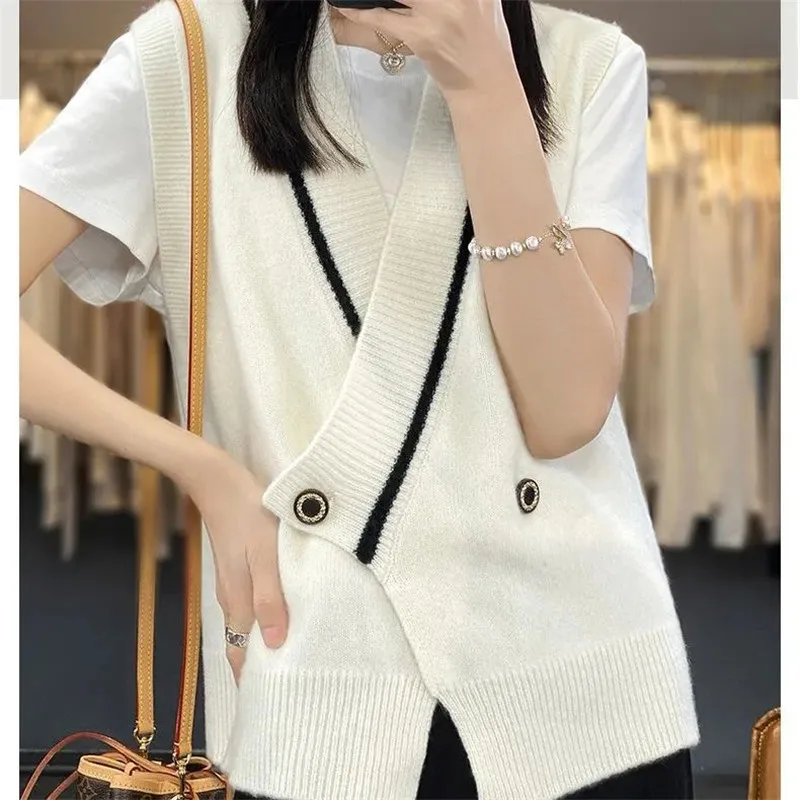 Fashion V-Neck Knitted Sweater Vest Female 2025 NEW Spring Autumn Knitwear Top Women Sleeveless Knitted Coat Cardigan Jacket
Fashion V-Neck Knitted Sweater Vest Female 2025 NEW Spring Autumn Knitwear Top Women Sleeveless Knitted Coat Cardigan Jacket