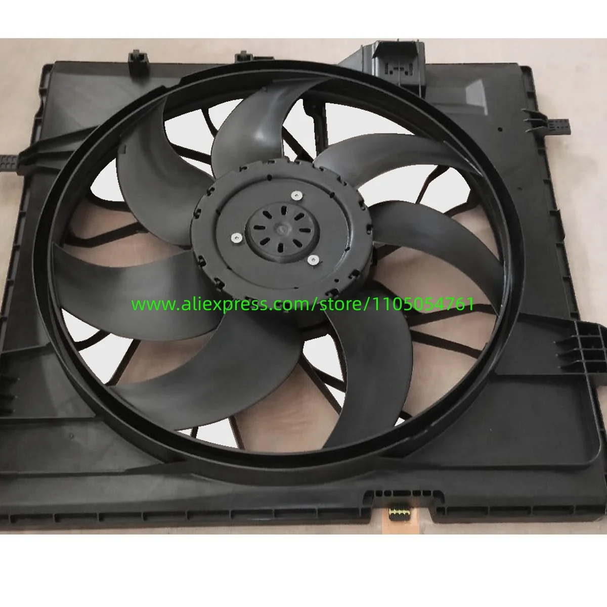 A0999062400 0999062500 are applicable to the electronic fan assembly of M-erce-des-Be-nz W166 model.
A0999062400 0999062500 are applicable to the electronic fan assembly of M-erce-des-Be-nz W166 model.