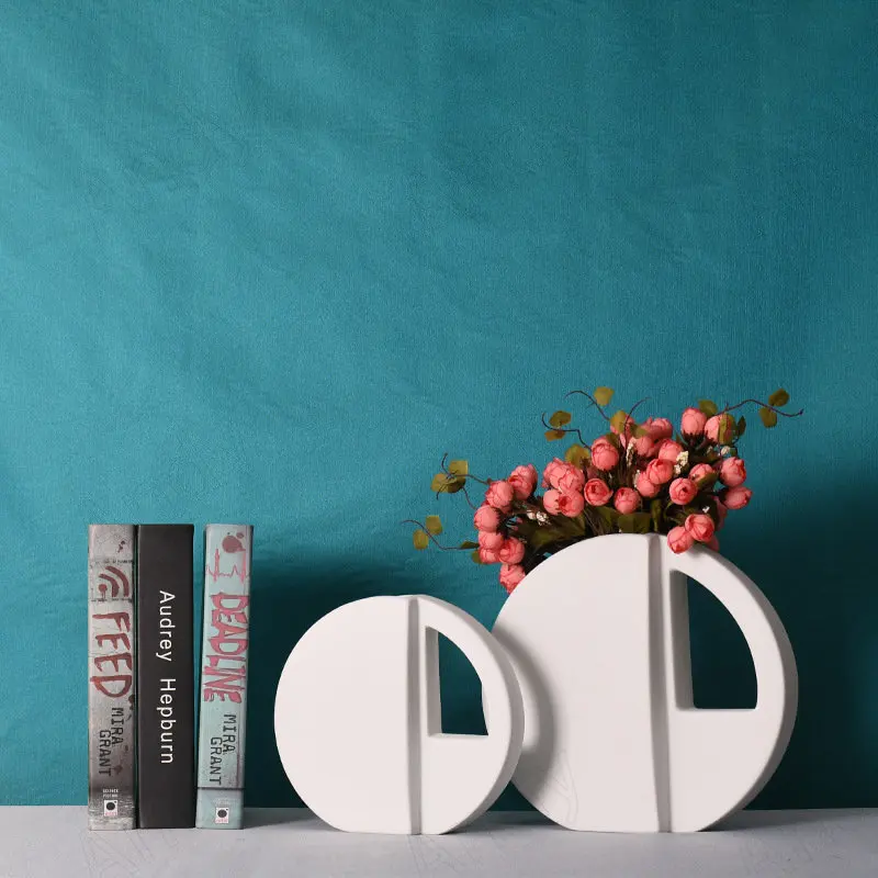 European Ceramic Flower Vase Modern Art Living Room Decor Flower Vases Office Desktop Creative Ornaments Manual Home Decoration
European Ceramic Flower Vase Modern Art Living Room Decor Flower Vases Office Desktop Creative Ornaments Manual Home Decoration