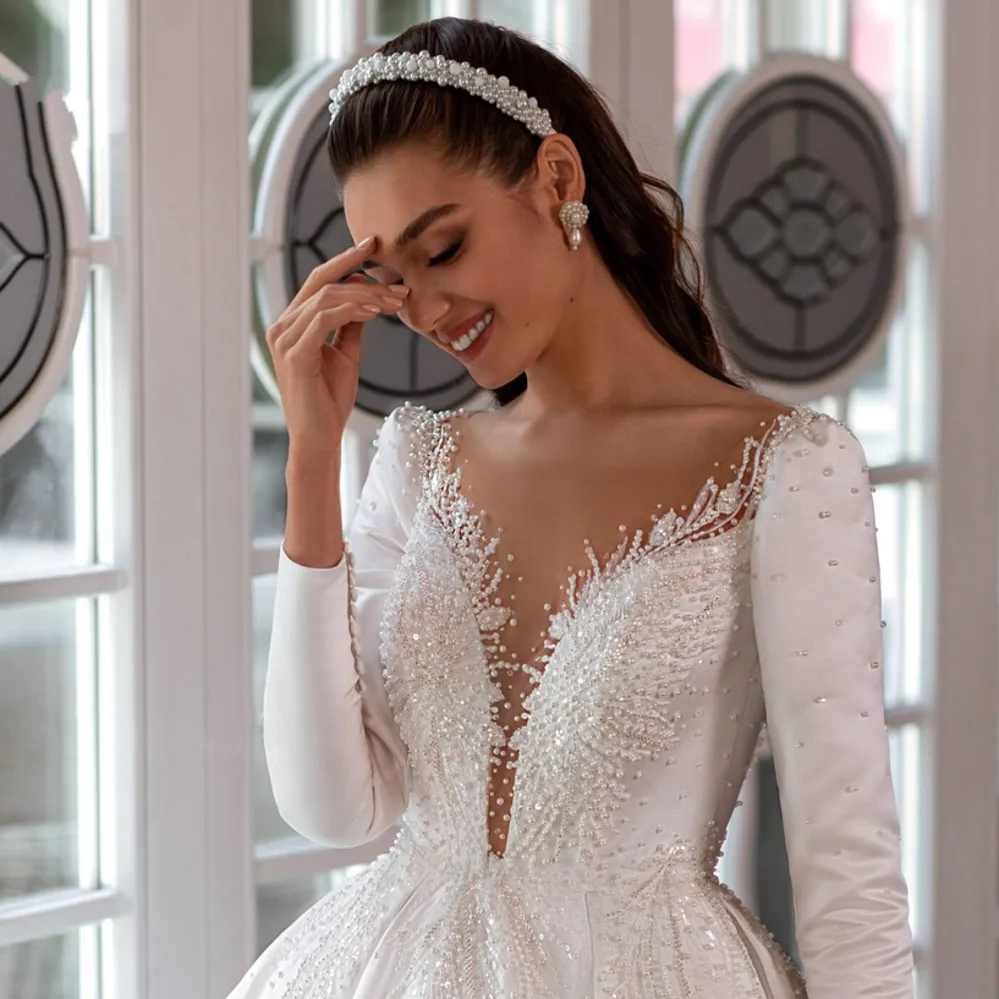 2025 Luxury Satin A-Line Wedding Dress Deep Sheer V-Neck Full Sleeves Beading Pearls Appliques Bridal Gown Robe De Mariage
2025 Luxury Satin A-Line Wedding Dress Deep Sheer V-Neck Full Sleeves Beading Pearls Appliques Bridal Gown Robe De Mariage