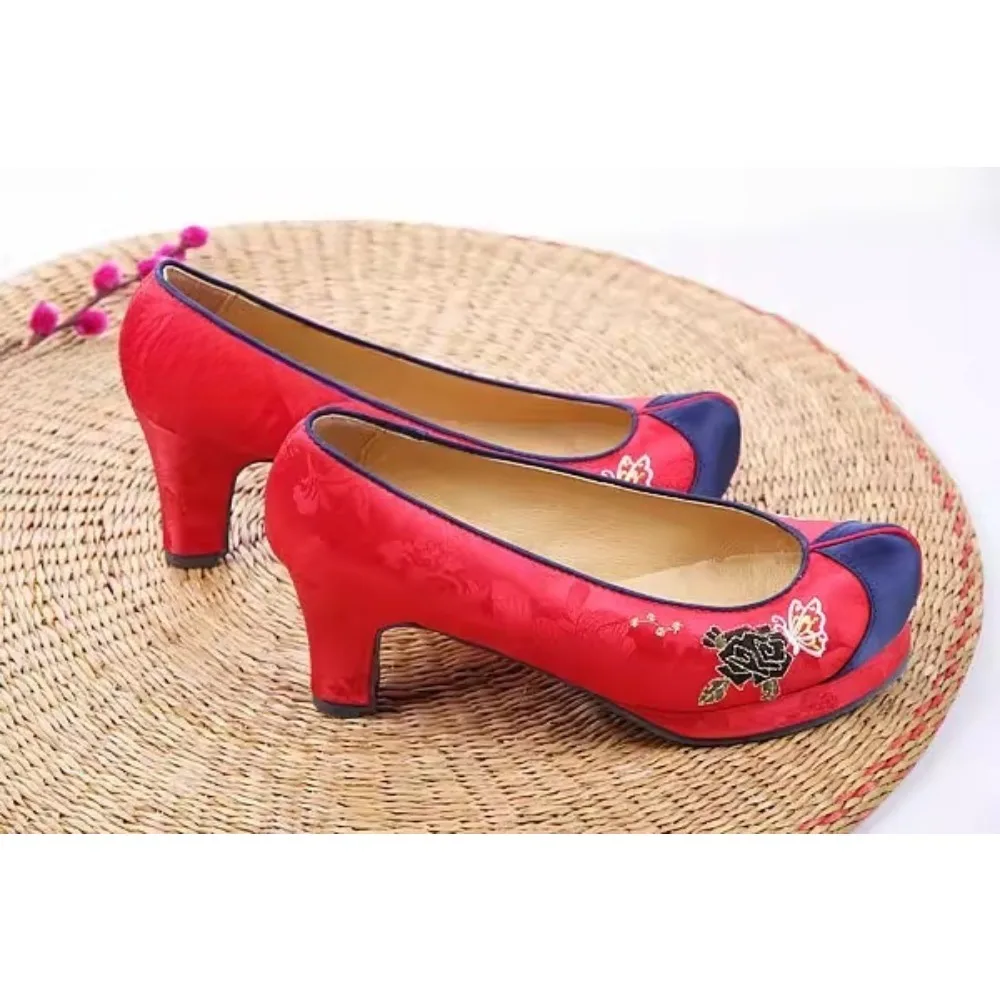Hanbok Imported From South Korea Traditional Red Blue Satin Hanbok Women Shoes Socks 7cm High Heels Stage Performance Clothing
Hanbok Imported From South Korea Traditional Red Blue Satin Hanbok Women Shoes Socks 7cm High Heels Stage Performance Clothing