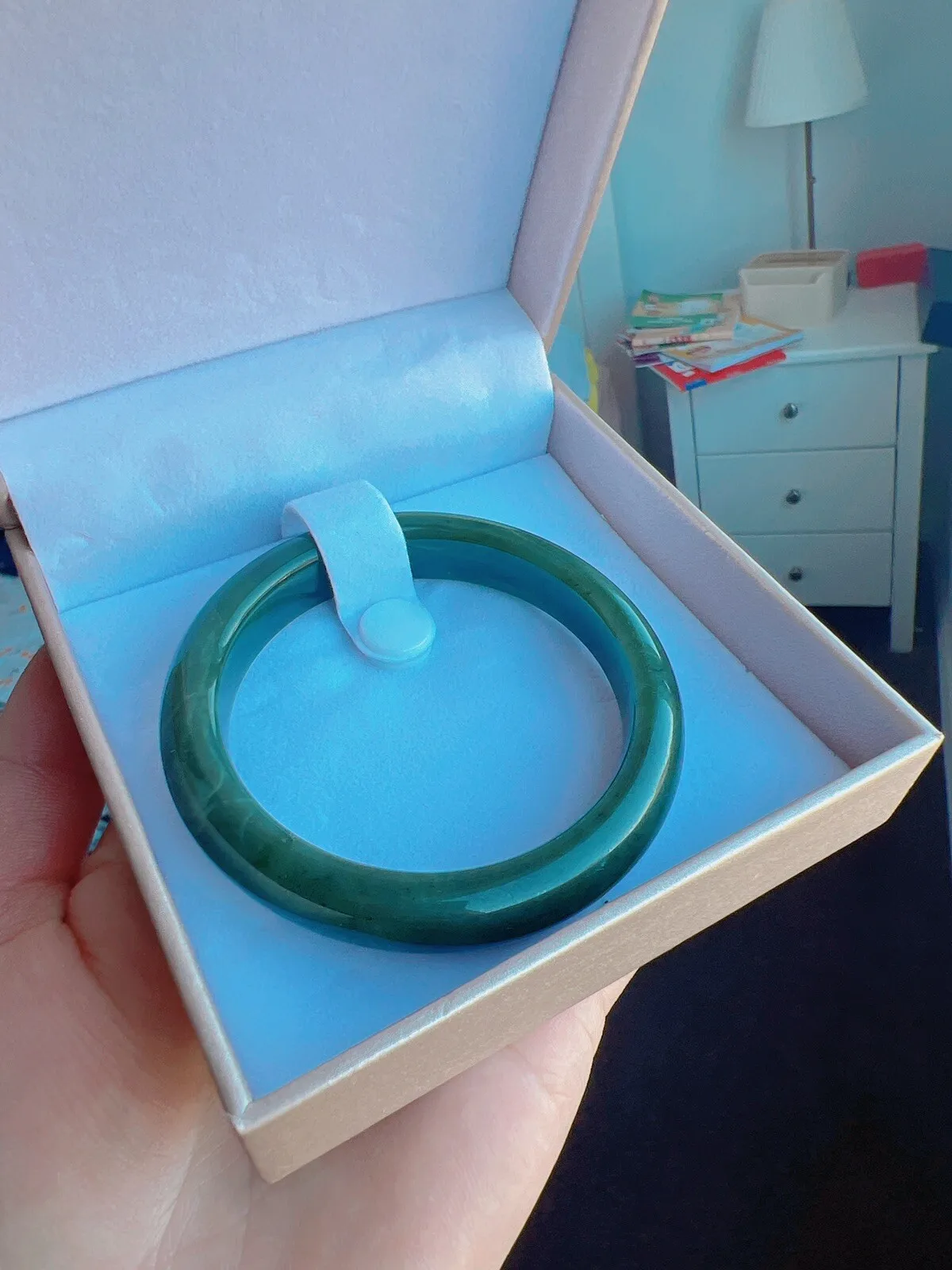 High Quality Natural Hetian Green Jade Bangle With Certificate Size 54-64mm
High Quality Natural Hetian Green Jade Bangle With Certificate Size 54-64mm