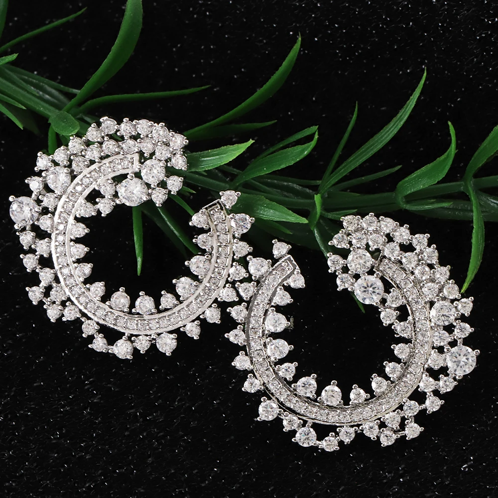 Exquisite Small Zircon Luxurious Zircon Stud Earrings Retro Fashion Pop Banquet Personality Elegant Shiny Women Earrings
Exquisite Small Zircon Luxurious Zircon Stud Earrings Retro Fashion Pop Banquet Personality Elegant Shiny Women Earrings