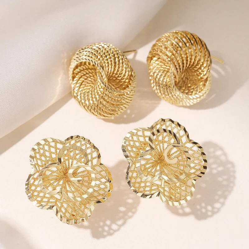 Minimalist Personality Copper Plated 18K Gold Geometric for Women, Unique Design, Versatile Flower Earrings New
Minimalist Personality Copper Plated 18K Gold Geometric for Women, Unique Design, Versatile Flower Earrings New