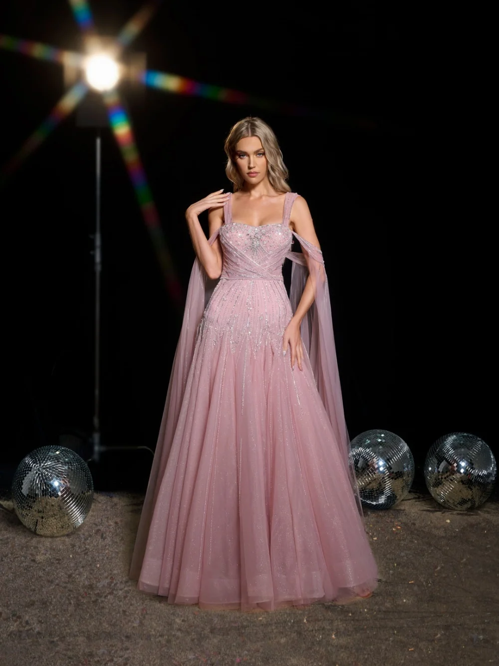 Charming Off-the-shoulder Evening Dress 2025 Classic Crystal Beaded Party Gown Elegant A-line Floor Length Party Dresses فساتين
Charming Off-the-shoulder Evening Dress 2025 Classic Crystal Beaded Party Gown Elegant A-line Floor Length Party Dresses فساتين