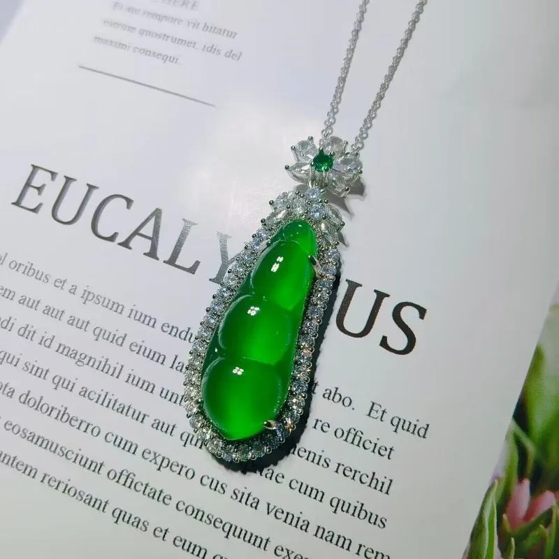 Silver Plated Green Chalcedony Bean Pendant Necklace, Inlaid Green Agate Jade, Elegant Lucky Bean Jewelry for Women
Silver Plated Green Chalcedony Bean Pendant Necklace, Inlaid Green Agate Jade, Elegant Lucky Bean Jewelry for Women