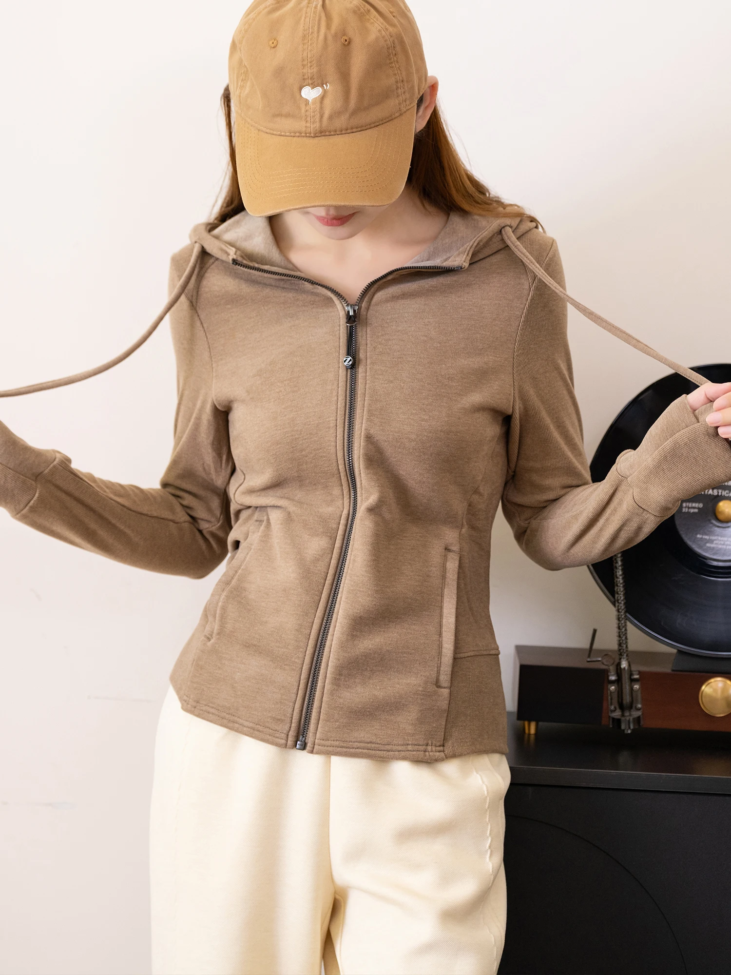 Утепленная куртка-пальто Slim Fit с капюшоном от Xiaoa Ear Production, из переработанного полиэстера, повседневная, для женщин
Утепленная куртка-пальто Slim Fit с капюшоном от Xiaoa Ear Production, из переработанного полиэстера, повседневная, для женщин