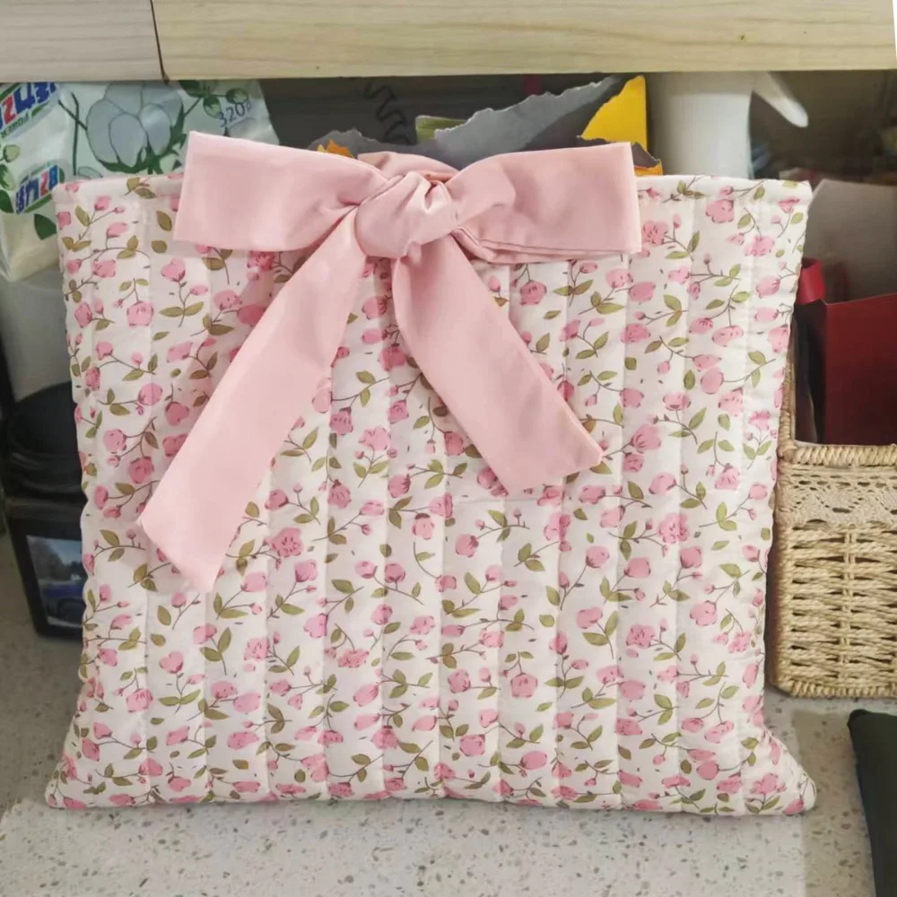 Large Capacity Floral Book Storage Bag Lightweight Pastel Design Cosmetic Organizer Multifunctional Portable Quilted Design Bag
Large Capacity Floral Book Storage Bag Lightweight Pastel Design Cosmetic Organizer Multifunctional Portable Quilted Design Bag