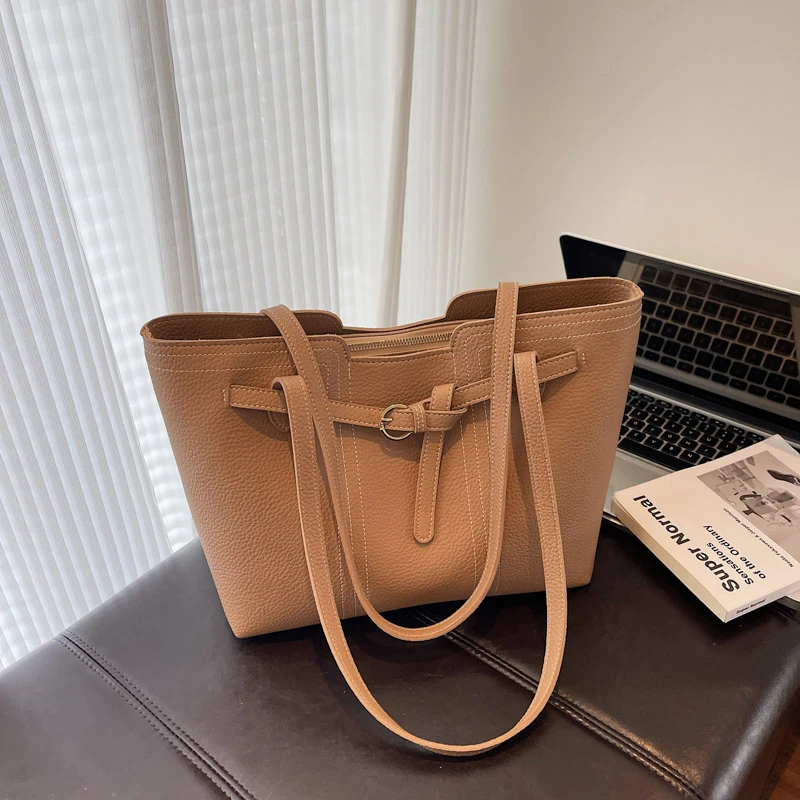 Solid Color Sewing Thread Zipper Sweet Shoulder Bag 2025 Hot Sale Fashionable Tote Bags High Quality Large Capacity Women's Bags
Solid Color Sewing Thread Zipper Sweet Shoulder Bag 2025 Hot Sale Fashionable Tote Bags High Quality Large Capacity Women's Bags