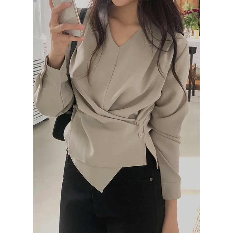 Новинка: Элегантные асимметричные женские укороченные блузки MEXZT с V-образным вырезом, черные, в корейском стиле, с длинным рукавом, на пуговицах, для офиса
Новинка: Элегантные асимметричные женские укороченные блузки MEXZT с V-образным вырезом, черные, в корейском стиле, с длинным рукавом, на пуговицах, для офиса