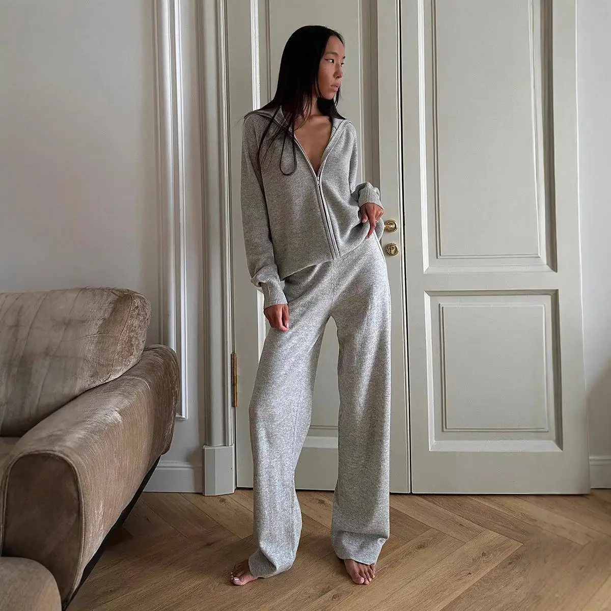 Women's Zipper Knitted Cardigan Sweater Set with Wide Leg Pants Autumn Winter Casual Style Three Piece Suit Pure Color Pattern
Women's Zipper Knitted Cardigan Sweater Set with Wide Leg Pants Autumn Winter Casual Style Three Piece Suit Pure Color Pattern