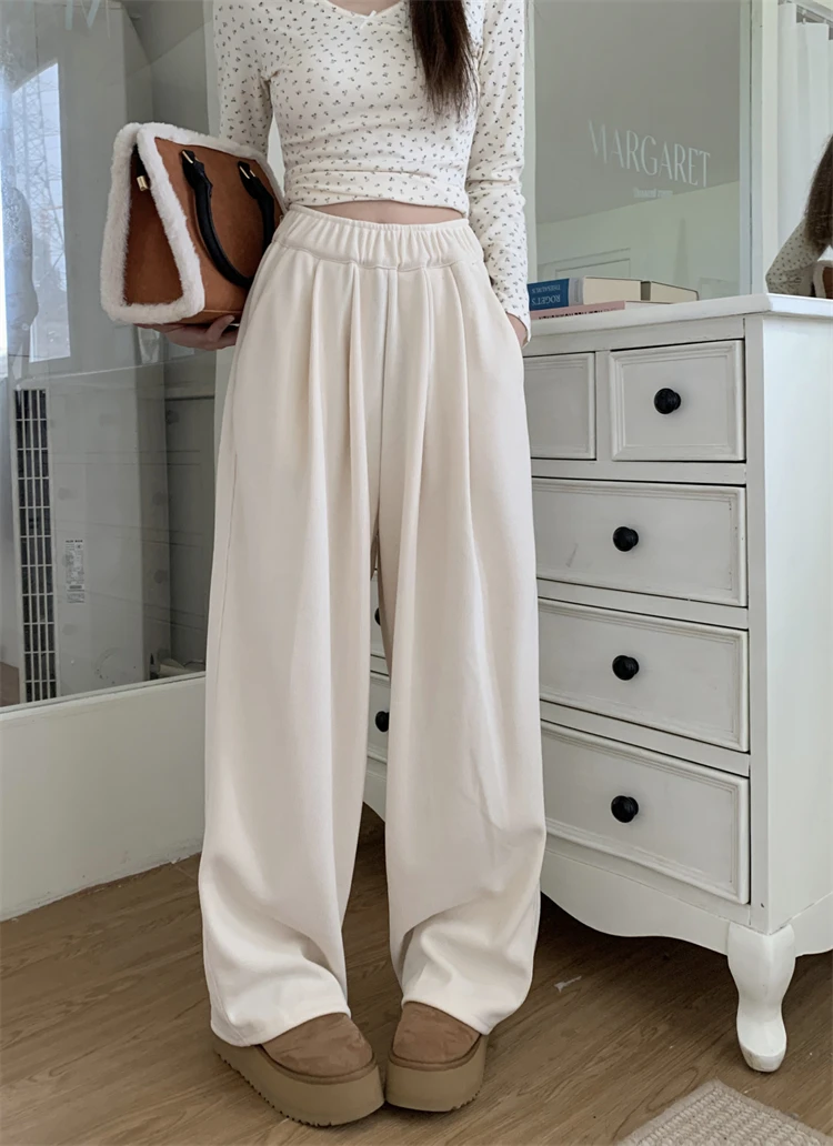 Новые женские свободные брюки с широкими штанинами на резинке, прямого кроя, осенне-зимние, повседневные, в пол, струящиеся, 2024
Новые женские свободные брюки с широкими штанинами на резинке, прямого кроя, осенне-зимние, повседневные, в пол, струящиеся, 2024