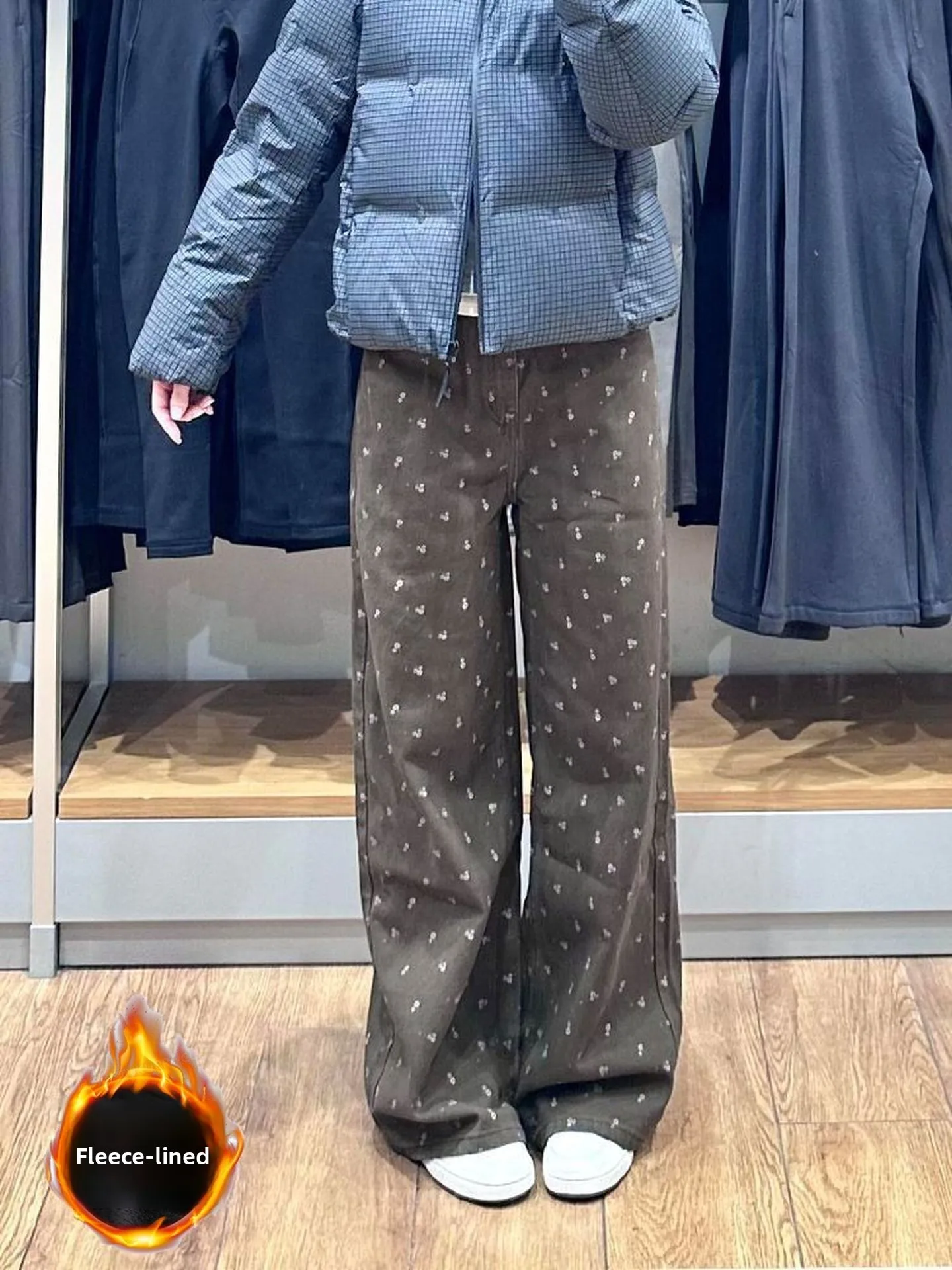 Большие размеры, американские джинсы с высокой талией, женские широкие брюки с цветочным узором на подкладке, осень-зима, Новое поступление
Большие размеры, американские джинсы с высокой талией, женские широкие брюки с цветочным узором на подкладке, осень-зима, Новое поступление