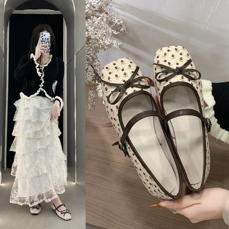 Women Shoes French Style Square Head Shallow Mouth Single Shoes Soft Sole Ballet Flats Fashion Bow Mary Jane Shoes Zapatos Mujer
Women Shoes French Style Square Head Shallow Mouth Single Shoes Soft Sole Ballet Flats Fashion Bow Mary Jane Shoes Zapatos Mujer