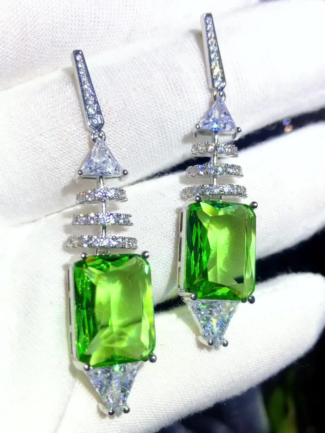Missvikki Gorgeous Green CZ Earrings For Women Wedding Earrings Jewelry High Quality Luxury Original Trendy Fashion Accessories
Missvikki Gorgeous Green CZ Earrings For Women Wedding Earrings Jewelry High Quality Luxury Original Trendy Fashion Accessories