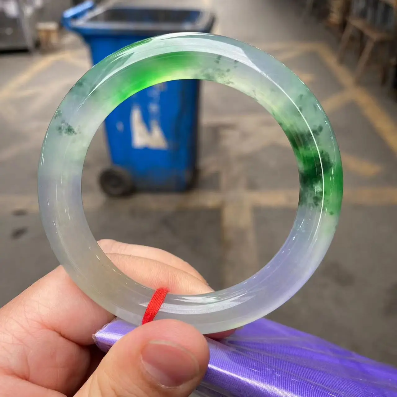 Чистый натуральный рисунок Jadeite A + ледяного типа, стандартный фиолетовый плавающий зеленый круглый стержень, нефритовый браслет, браслеты, кольцо, Изящные Ювелирные изделия
Чистый натуральный рисунок Jadeite A + ледяного типа, стандартный фиолетовый плавающий зеленый круглый стержень, нефритовый браслет, браслеты, кольцо, Изящные Ювелирные изделия