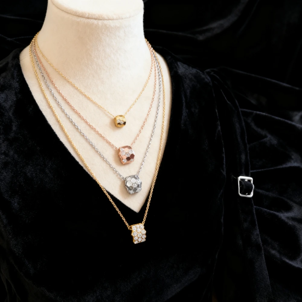 2025 Trendy Jewelry Hexagonal Honeycomb Necklace, Timeless & Versatile, Ideal Wedding Gift for Her, Fashionable & Chic
2025 Trendy Jewelry Hexagonal Honeycomb Necklace, Timeless & Versatile, Ideal Wedding Gift for Her, Fashionable & Chic