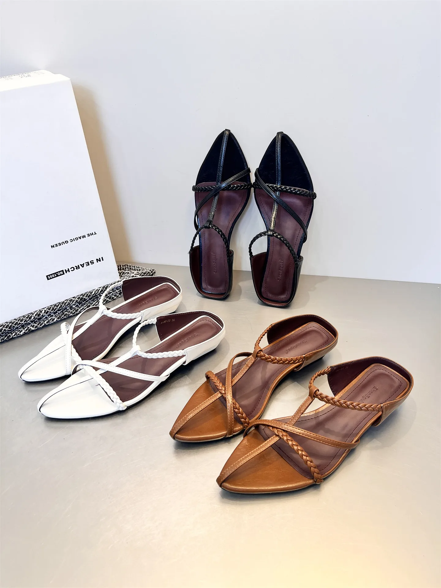 French Style Slip-on Summer Narrow Band Heel Women Sandals Fashion Pointed Toe Singbacks Pumps Stripper Party Female Sandalias
French Style Slip-on Summer Narrow Band Heel Women Sandals Fashion Pointed Toe Singbacks Pumps Stripper Party Female Sandalias