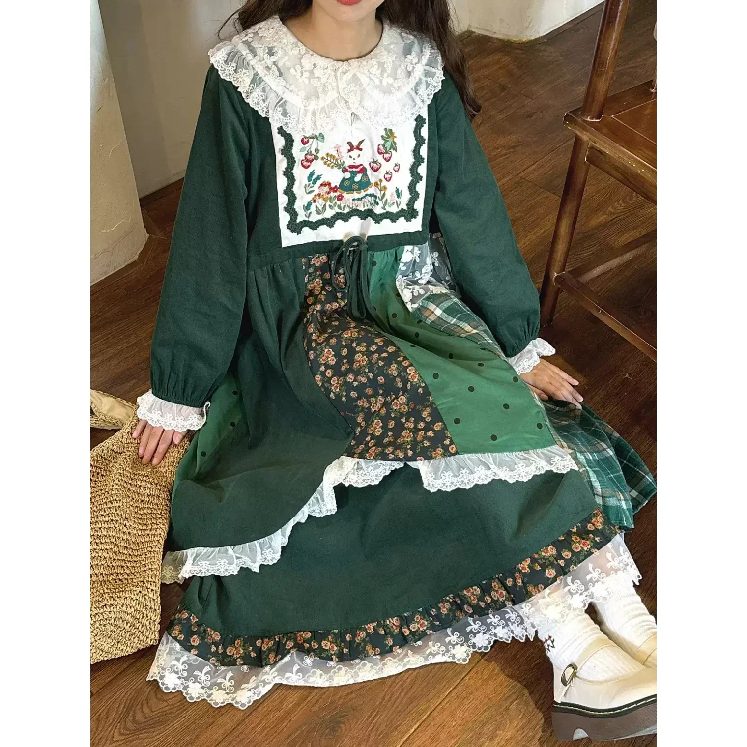 Mori Girl Corduroy Patchwork Lace Embroidery Green Midi Dress Vintage Retro Chic Harajuku Cottagecore Korean Evening Long Dress
Mori Girl Corduroy Patchwork Lace Embroidery Green Midi Dress Vintage Retro Chic Harajuku Cottagecore Korean Evening Long Dress