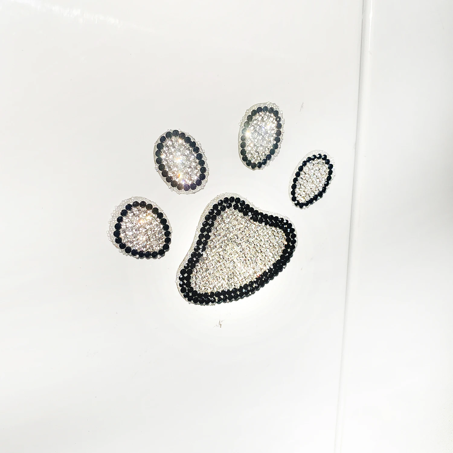 2pcs Car decoration stickers, scratch resistant masking film, cartoon cute cat, dog, bear footprints, car body paint protection
2pcs Car decoration stickers, scratch resistant masking film, cartoon cute cat, dog, bear footprints, car body paint protection