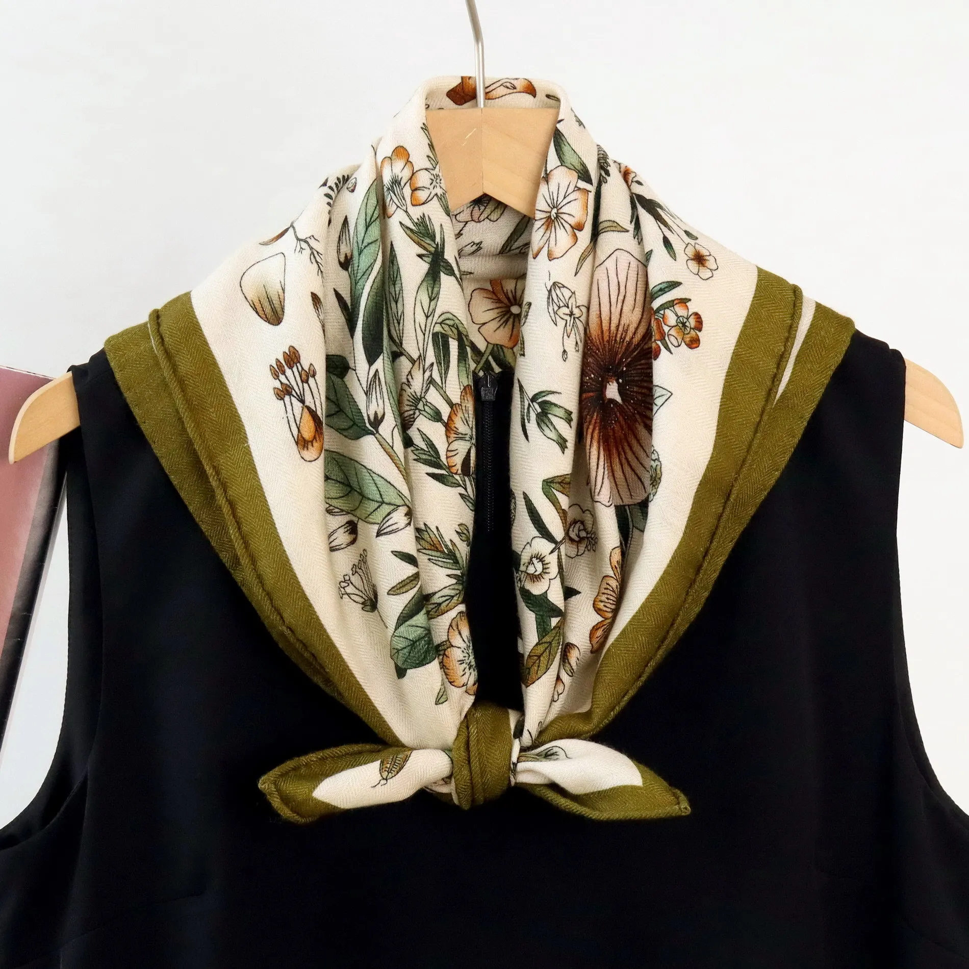 2026 Luxury Brand Wool Silk Scarf for Women Korean Fashion Garden Floral Square Scarf Headscarves Ladies Muffler
2026 Luxury Brand Wool Silk Scarf for Women Korean Fashion Garden Floral Square Scarf Headscarves Ladies Muffler
