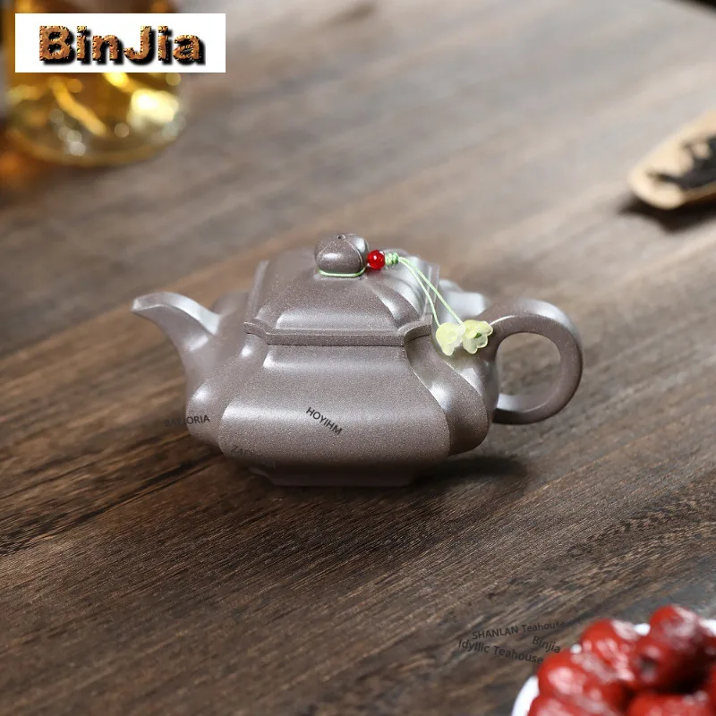 260ml Aesthetic Yixing Purple Clay Teapots Handmade Square Pot Raw Ore Livid Section Mud Kettle With Filter Zisha Tea Set Craft
260ml Aesthetic Yixing Purple Clay Teapots Handmade Square Pot Raw Ore Livid Section Mud Kettle With Filter Zisha Tea Set Craft
