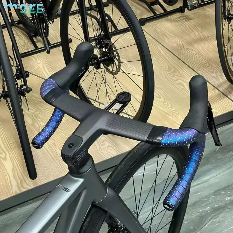 31.8/28. 6mm Road Bicycle Full Carbon Integrated Handlebar, Full Interior Wiring, Advanced Carbon Fiber Bicycle Handlebar
31.8/28. 6mm Road Bicycle Full Carbon Integrated Handlebar, Full Interior Wiring, Advanced Carbon Fiber Bicycle Handlebar