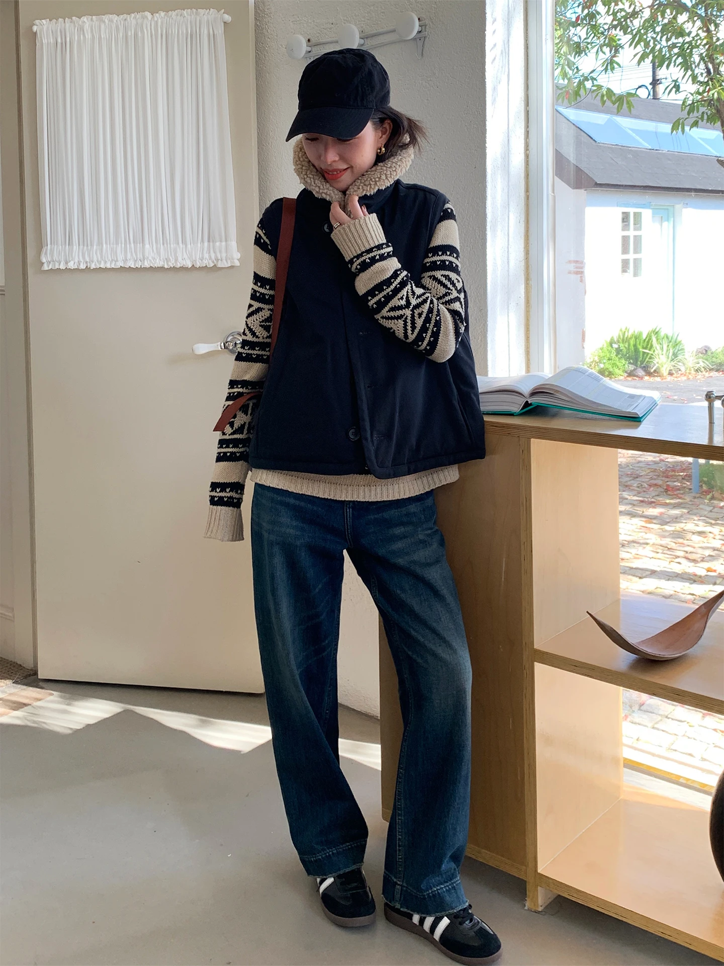 Женский двусторонний жилет из чистого хлопка с флисовой подкладкой, повседневный, с отложным воротником, утепленный, зимний, теплый, для поездок на работу
Женский двусторонний жилет из чистого хлопка с флисовой подкладкой, повседневный, с отложным воротником, утепленный, зимний, теплый, для поездок на работу