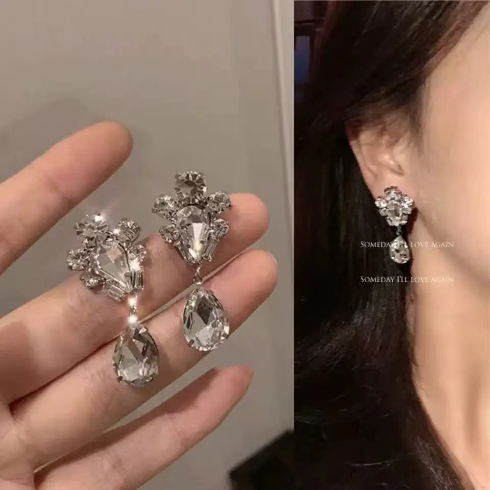 Silver Teardrop Long Earrings Vintage French Style Crystal Dangle Stud Earring for Women Elegant
Silver Teardrop Long Earrings Vintage French Style Crystal Dangle Stud Earring for Women Elegant