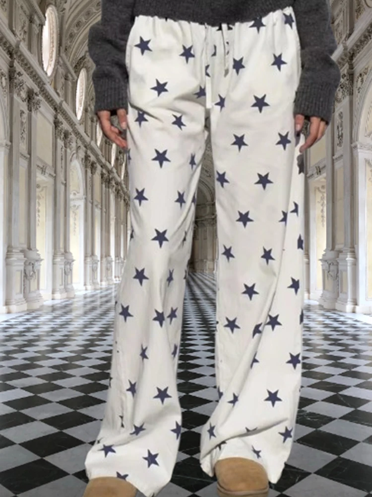 Europe and the United States top female pattern knitted Y2K autumn and winter pants warm and loose round neck street style.
Europe and the United States top female pattern knitted Y2K autumn and winter pants warm and loose round neck street style.