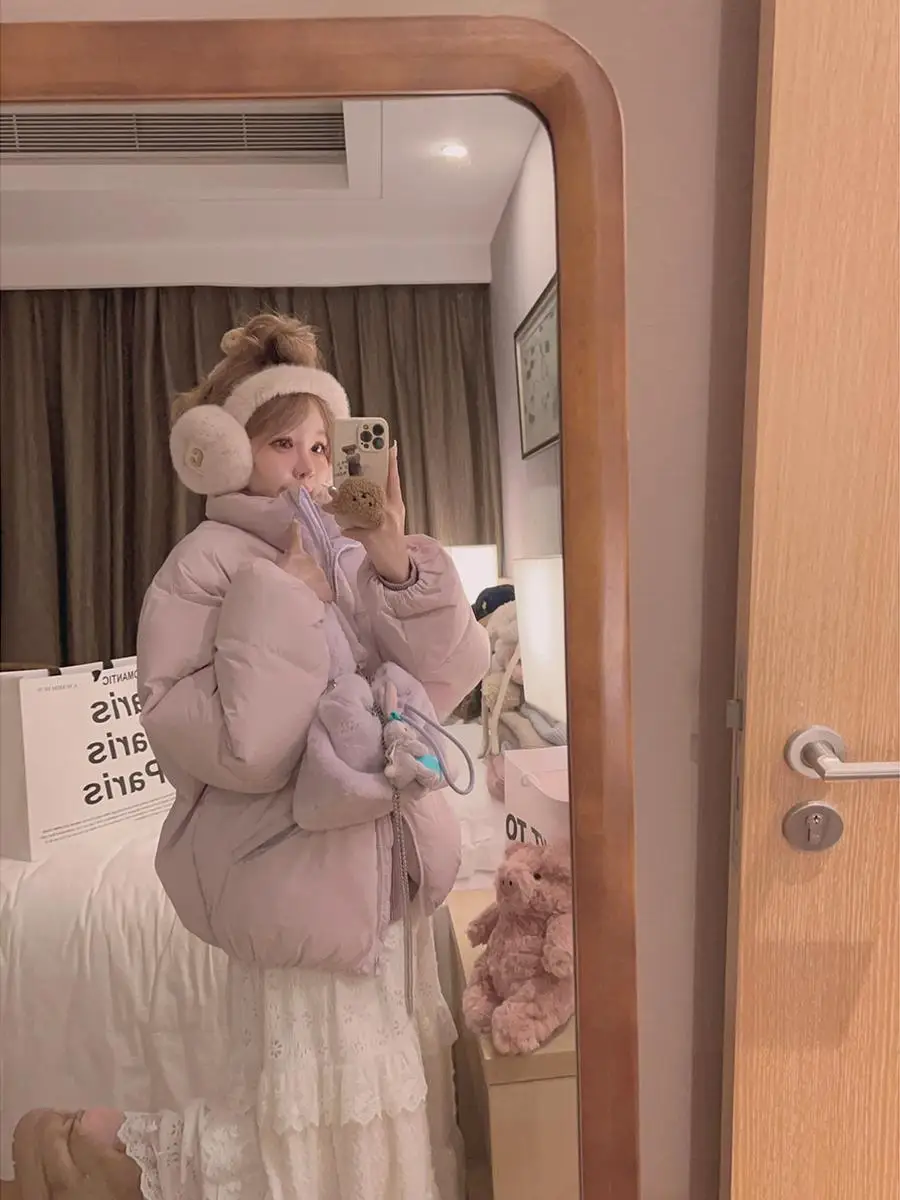 Пуховик Yukiss Sensory Bread Stand Collar с 90% белым утиным пухом, корейский стиль, теплый, с наполнителем из полиэфирного волокна
Пуховик Yukiss Sensory Bread Stand Collar с 90% белым утиным пухом, корейский стиль, теплый, с наполнителем из полиэфирного волокна