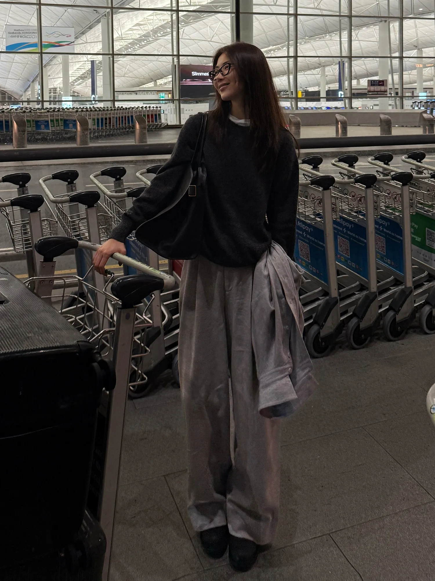 ROMI STUDIO Осенний легкий пушистый свитер из шерсти альпаки с круглым вырезом, длинными рукавами, свободного кроя, повседневный, женский, модный
ROMI STUDIO Осенний легкий пушистый свитер из шерсти альпаки с круглым вырезом, длинными рукавами, свободного кроя, повседневный, женский, модный