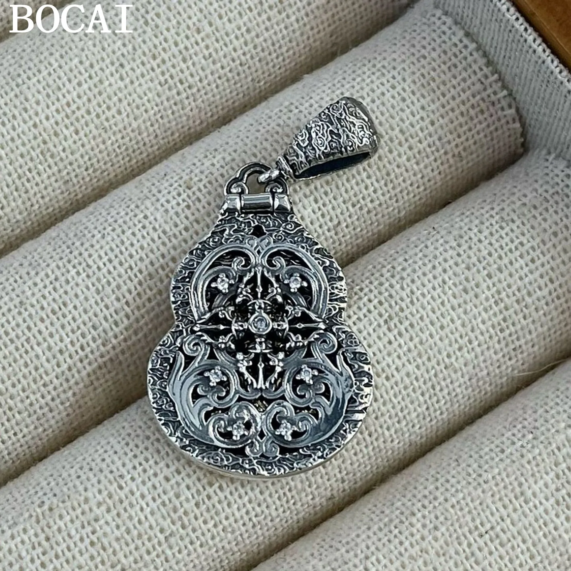 BOCAI NEW S925 Pure Silver Simple And Versatile Hollowed Out Buddha Statue Gourd Pendant
BOCAI NEW S925 Pure Silver Simple And Versatile Hollowed Out Buddha Statue Gourd Pendant