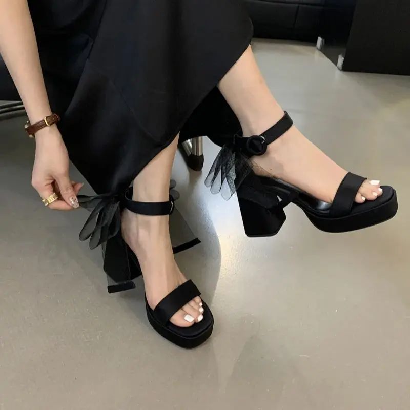 10cm Block Heel Sandals Black Lycra Platform Shoes Back Bow Lace High Heels Ladies Summer Dress Shoes Sandalias De Moda 2025
10cm Block Heel Sandals Black Lycra Platform Shoes Back Bow Lace High Heels Ladies Summer Dress Shoes Sandalias De Moda 2025