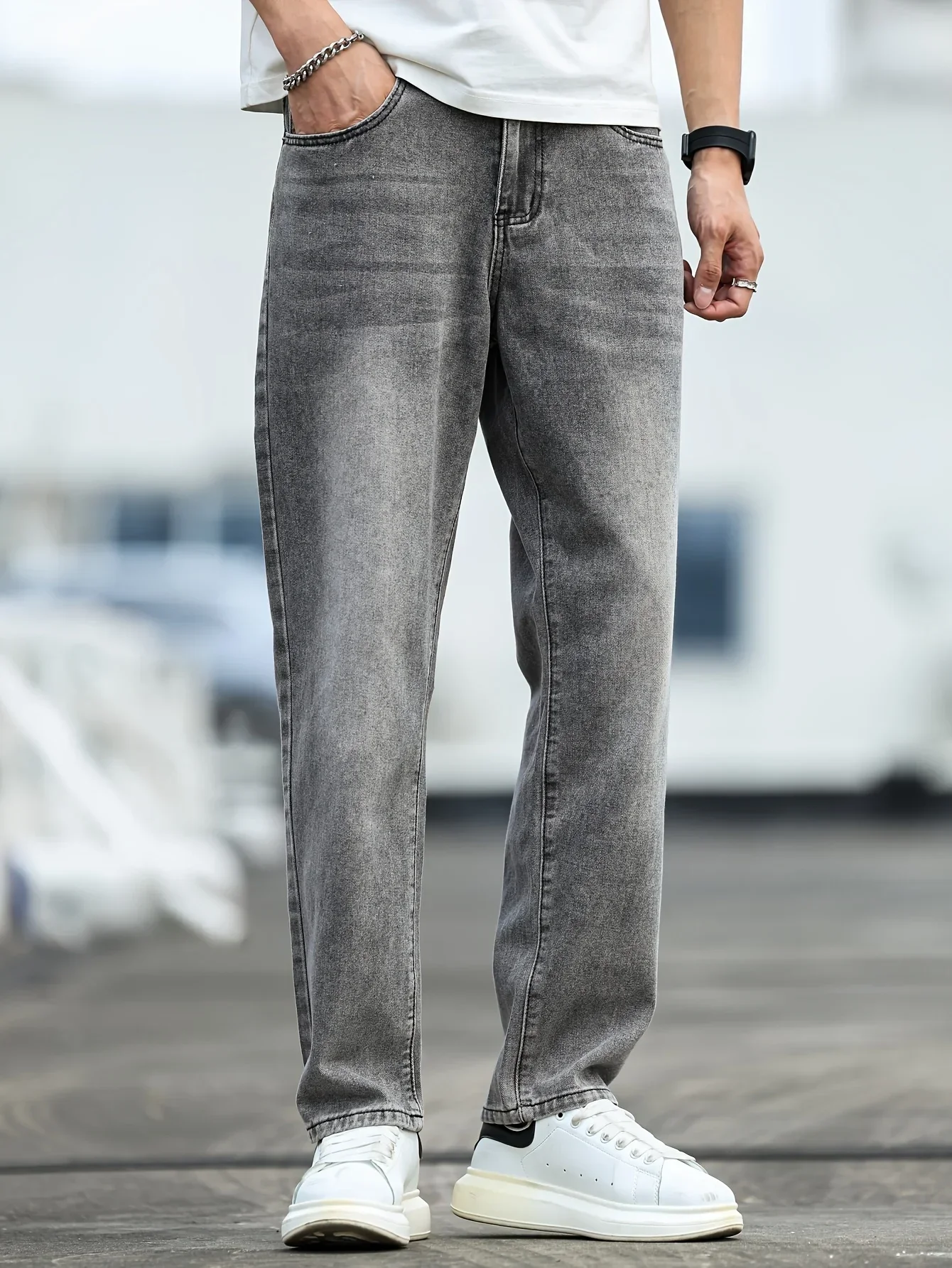 Men's Casual Loose Jeans - Washed blue denim, non-stretch fabric, suitable for all seasons
Men's Casual Loose Jeans - Washed blue denim, non-stretch fabric, suitable for all seasons